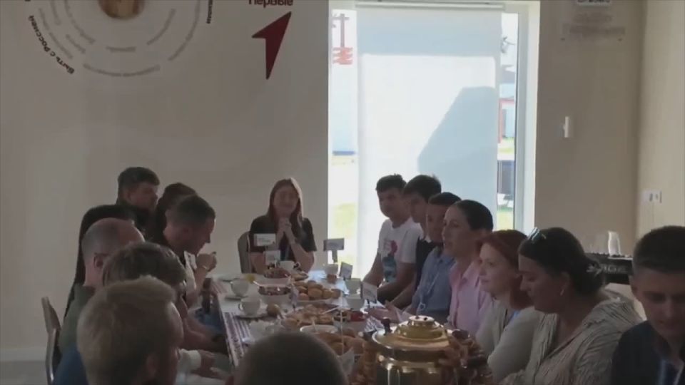 Сергей Кириенко встретился с молодежью Донбасса и Новороссии на Херсонщине