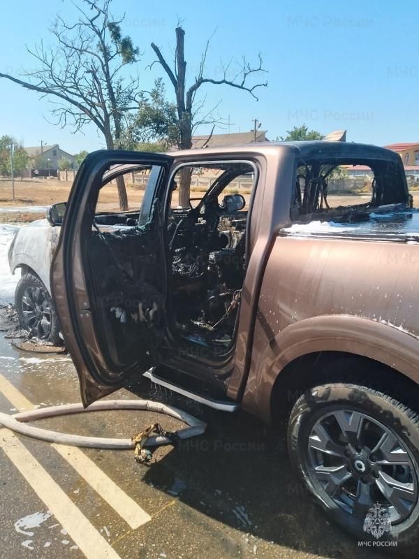 В Аскании-Нова Чаплинского округа горел легковой автомобиль