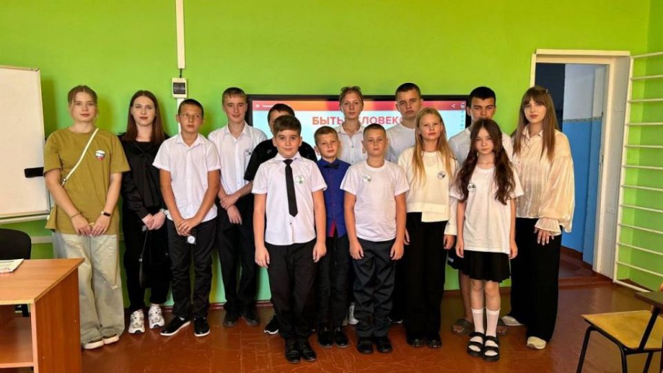 Молодежные активисты Кубани и Херсонской области встретились в Новотроицком