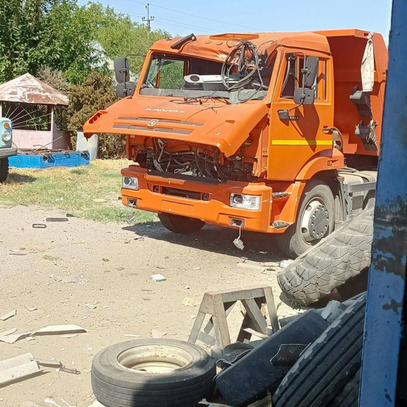 Руслан Хоменко: Дрон ВСУ опять атаковал грузовик коммунальщиков в Алешках