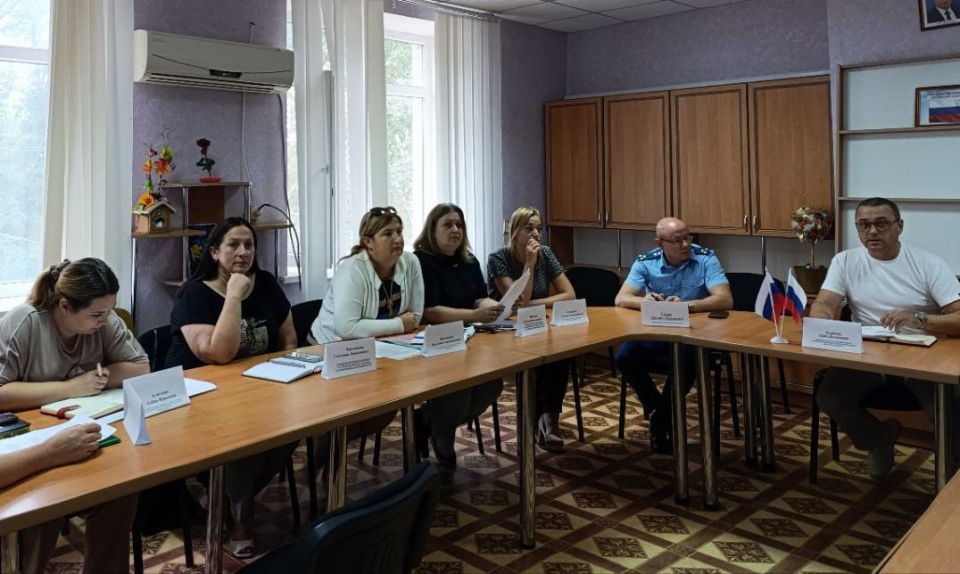 В Чаплинском муниципальном округе прошло очередное заседание комиссии по делам несовершеннолетних и защите их прав
