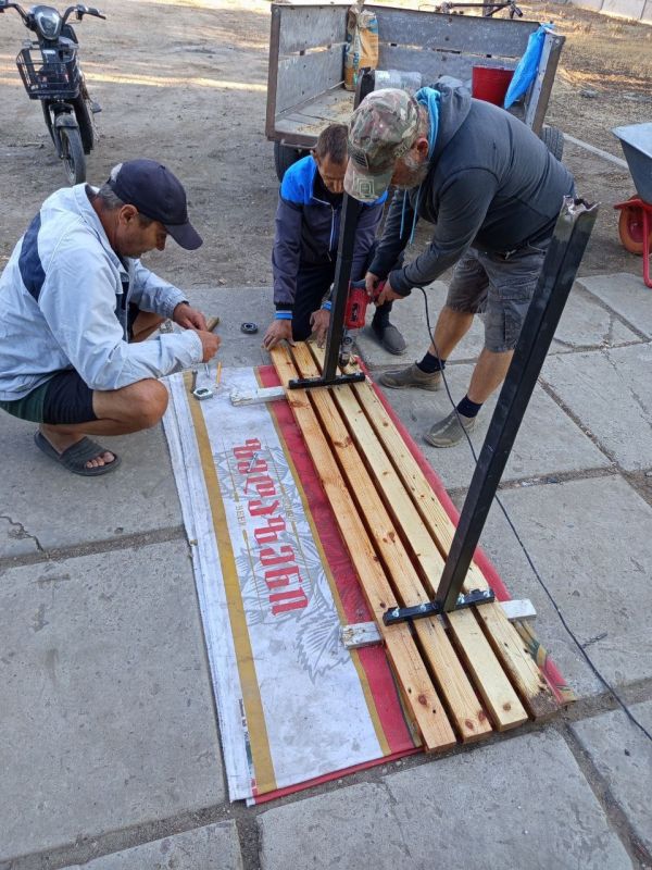 Новые лавочки в центральном парке: Новокиевка становится уютнее