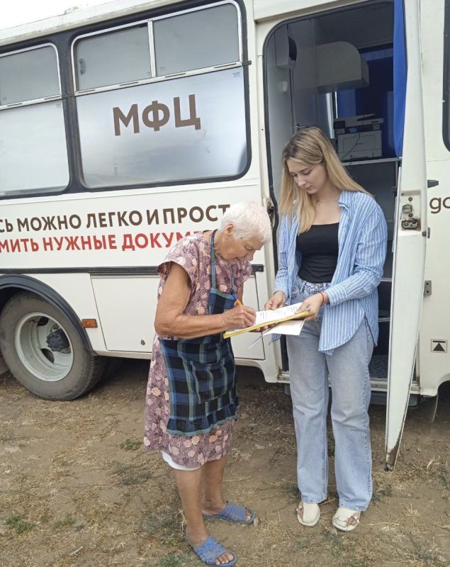 Выездное обслуживание МФЦ: помощь маломобильным гражданам села Раздольное
