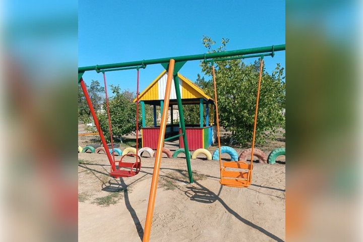 Сальдо: В селе Зеленое Верхнерогачикского округа обновили детскую площадку