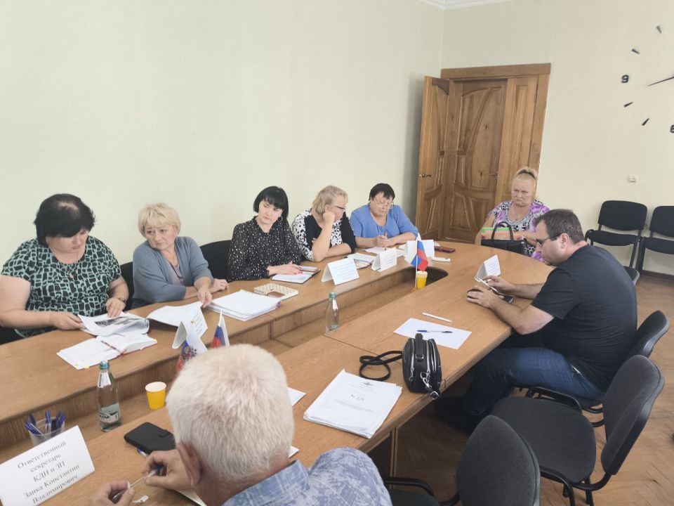 Комиссия по делам несовершеннолетних и защите их прав Великолепетихского округа рассмотрела три административных дела