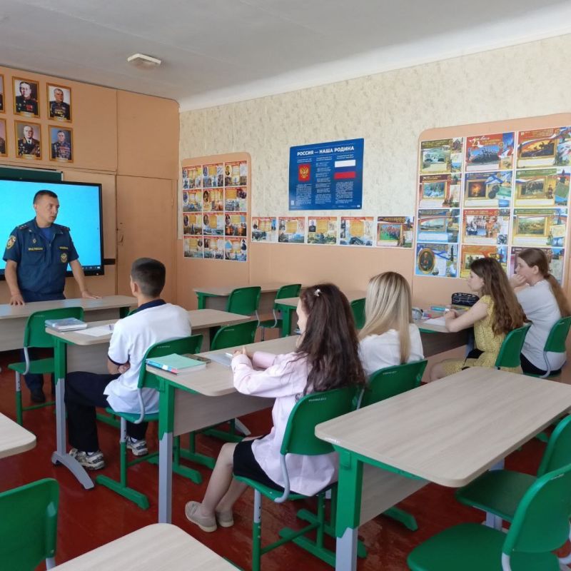 В Мирненской школе прошла профориентационная встреча с представителем МЧС