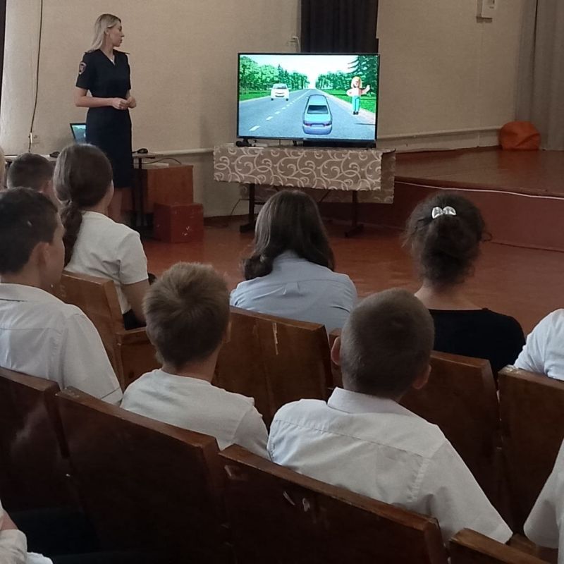 В Новокиевской школе прошла встреча с инспекторами ГИБДД по вопросам дорожной безопасности