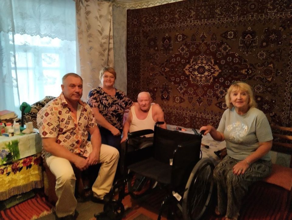 Адресная помощь жителям села Новокиевка от депутата Виталия Сметанина