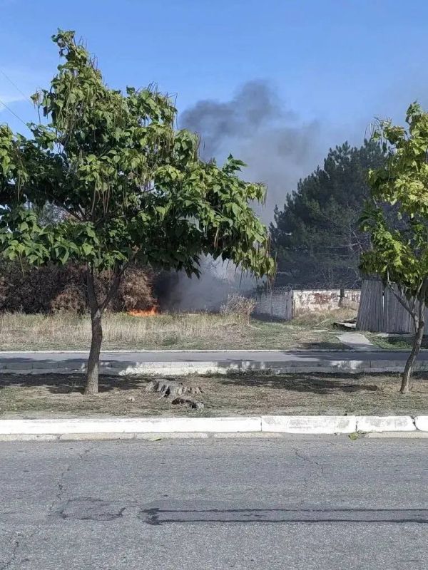 В Новой Каховке произошел пожар в результате атаки вражеского БпЛА