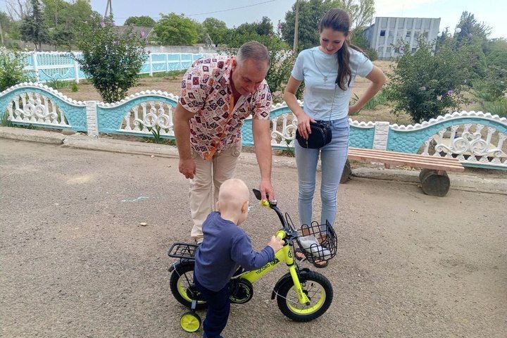 Сыну погибшего участника СВО в Каланчакском округе подарили велосипед