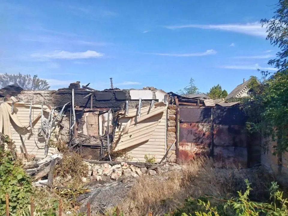 Владимир Оганесов: Важно!. 13 сентября в результате вражеского сброса с БПЛА поврежден частный нежилой дом в пгт