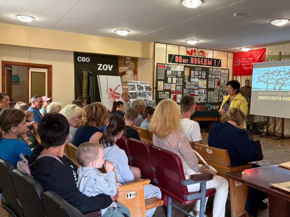 В городском округе город Новая Каховка почтили память жертв фашизма