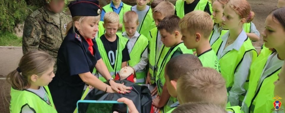 На базе Чаплинской школы №2 прошло занятие с участием Госавтоинспекции и Военной автоинспекции