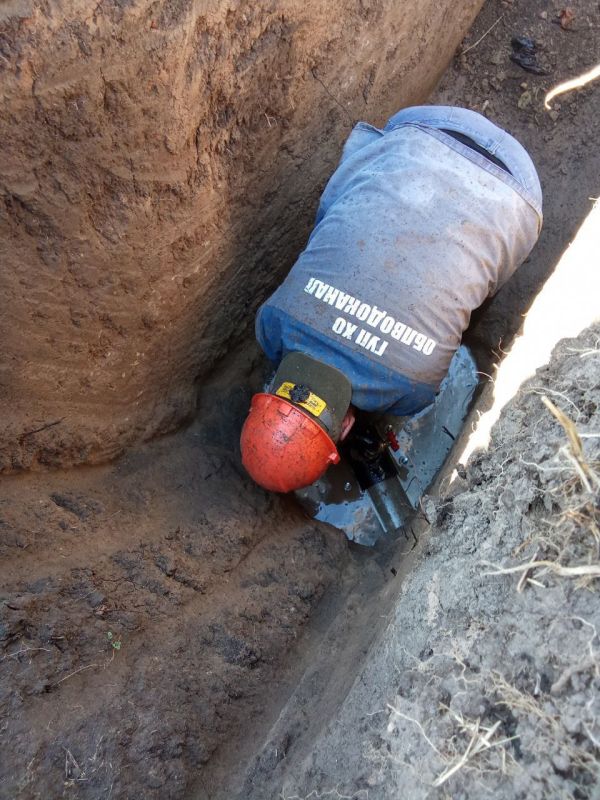 Сотрудники ГУП ХО "ОБЛВОДОКАНАЛ" продолжают обеспечивать надежное и бесперебойное водоснабжение, проводя плановые и аварийные работы в различных населенных пунктах округа