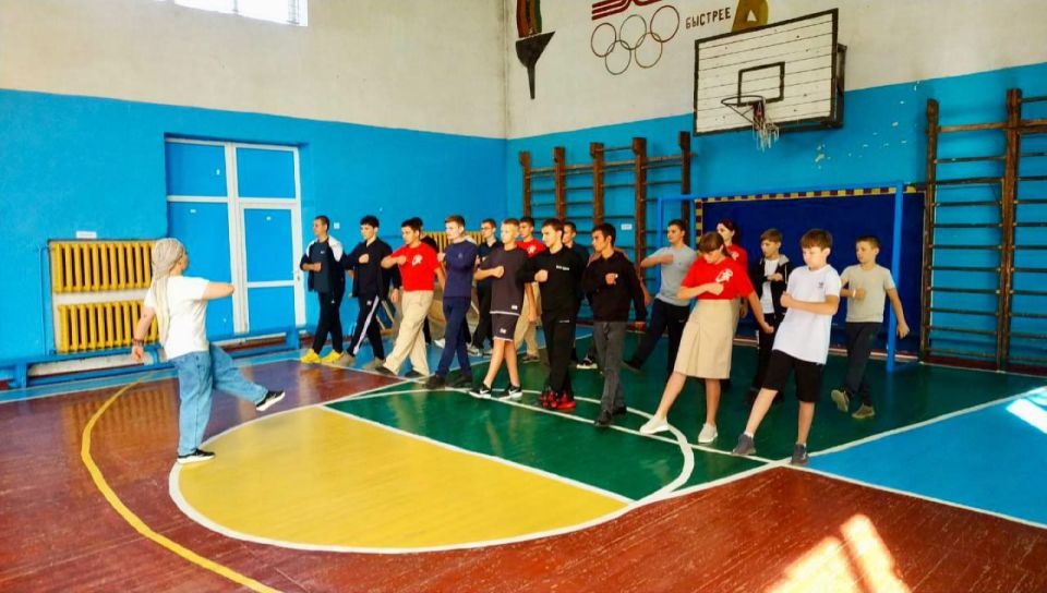 Специалисты Молодежного центра «Патриот» провели мастер-класс для юнармейцев и старшеклассников села Рубановка Великолепетихского района