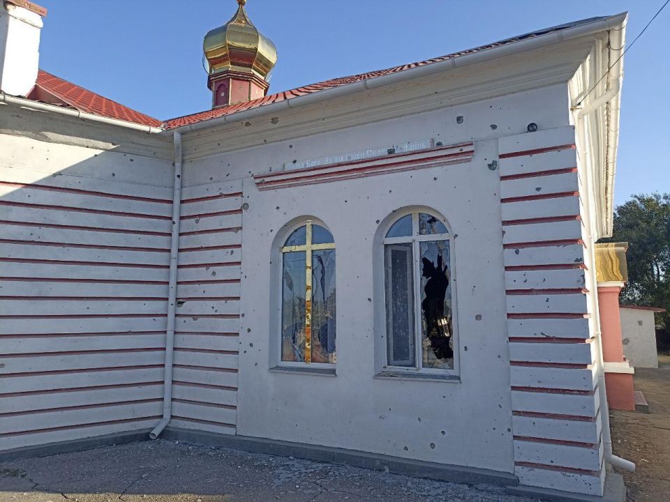 Никто не пострадал при атаке ВСУ православного храма в Херсонской области, сообщил ТАСС глава округа Руслан Хоменко