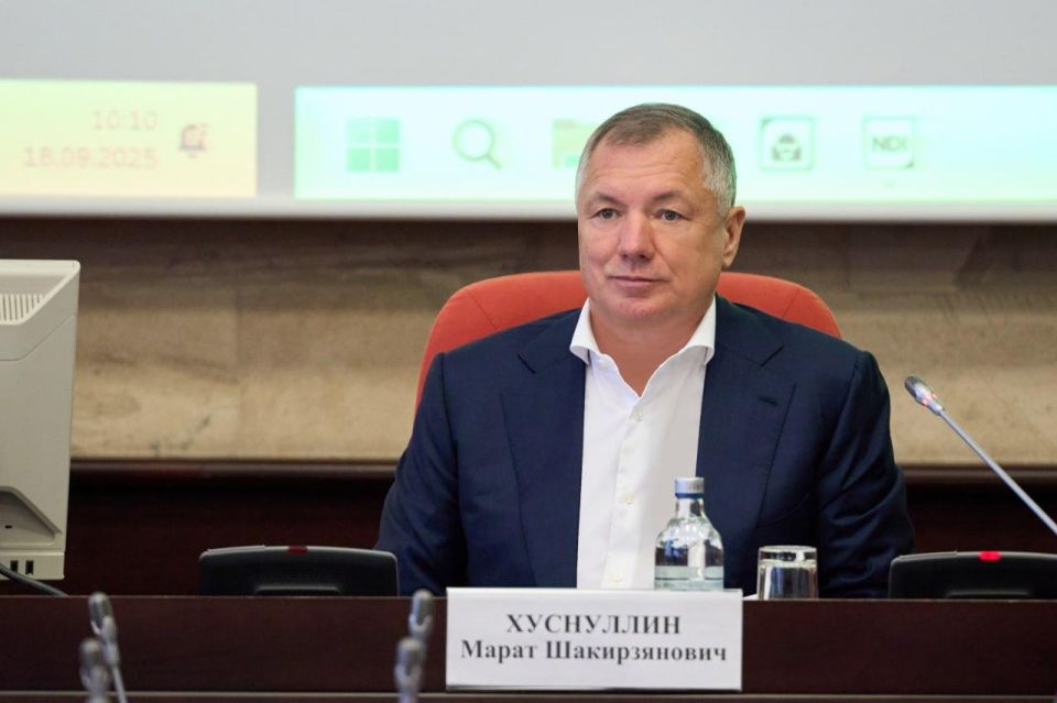 Пробные рейсы пассажирских поездов в Крым через Донбасс и Новороссию уже курсируют, заявил Марат Хуснуллин