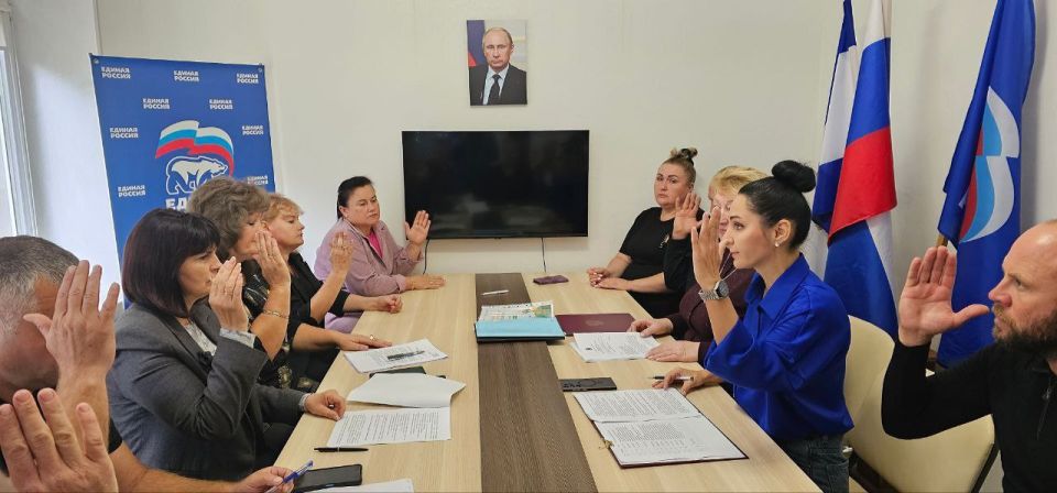 Надежда Бабешко: 18 сентября состоялась 33-я сессия Совета депутатов Ивановского муниципального округа Херсонской области I созыва с участием Главы округа Алексея Малёнкина, а также старшего помощника прокурора Новотроицкой...