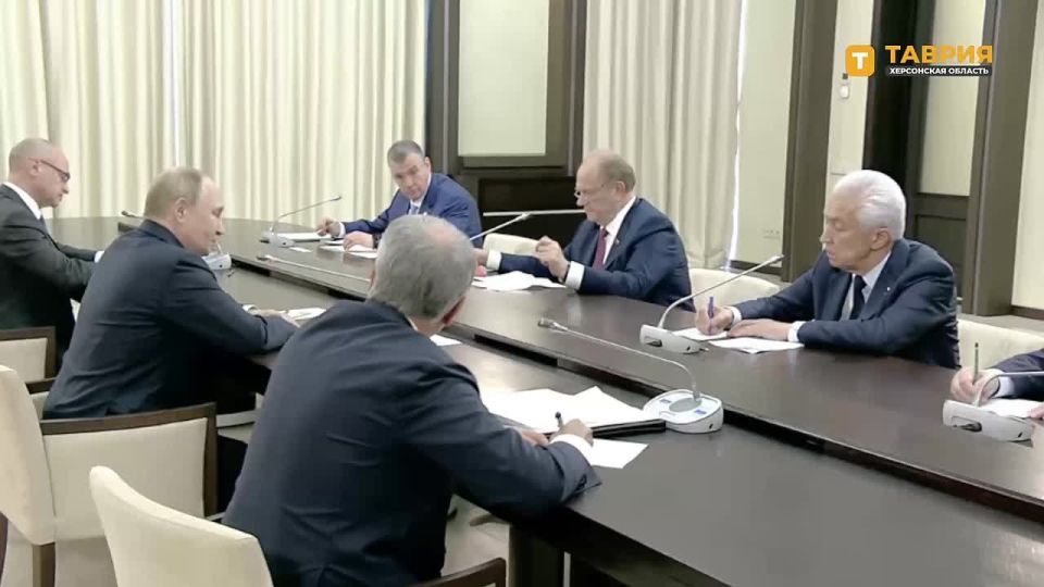 Важно выдвигать на руководящие посты людей, готовых служить Родине, заявил Владимир Путин