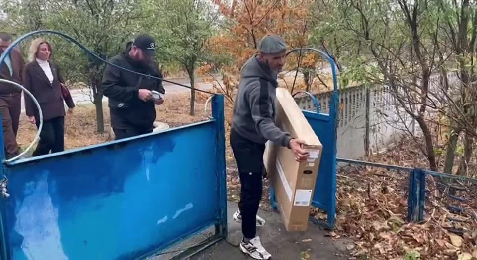 Жительнице Великолепетихского района передали телевизор для подключения к «Русскому Миру»