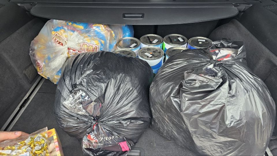 Чужих детей не бывает!. Глава Скадовского округа Александр Дудка совместно с начальником отдела труда и социальной защиты администрации Скадовского МО Еленой Тюфякиной в рамках гуманитарной миссии посетили Новокиевский...