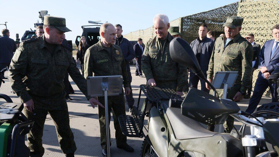 Чуть не задавил. Путин рассказал, как в последнюю секунду увернулся от мотоцикла