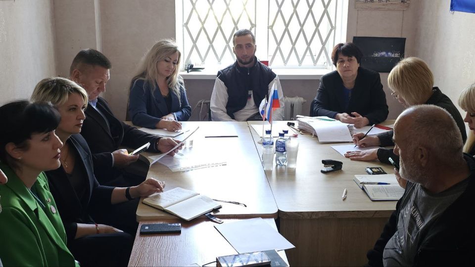 «Единая Россия» помогла разобраться в вопросах оформления жилья и коммунальных проблемах на выездном приеме граждан