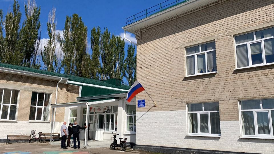 Представители «Единой России» посетил Красненскую школу, отремонтированную в прошлом году по народной программе и партийному проекту в Скадовском округе