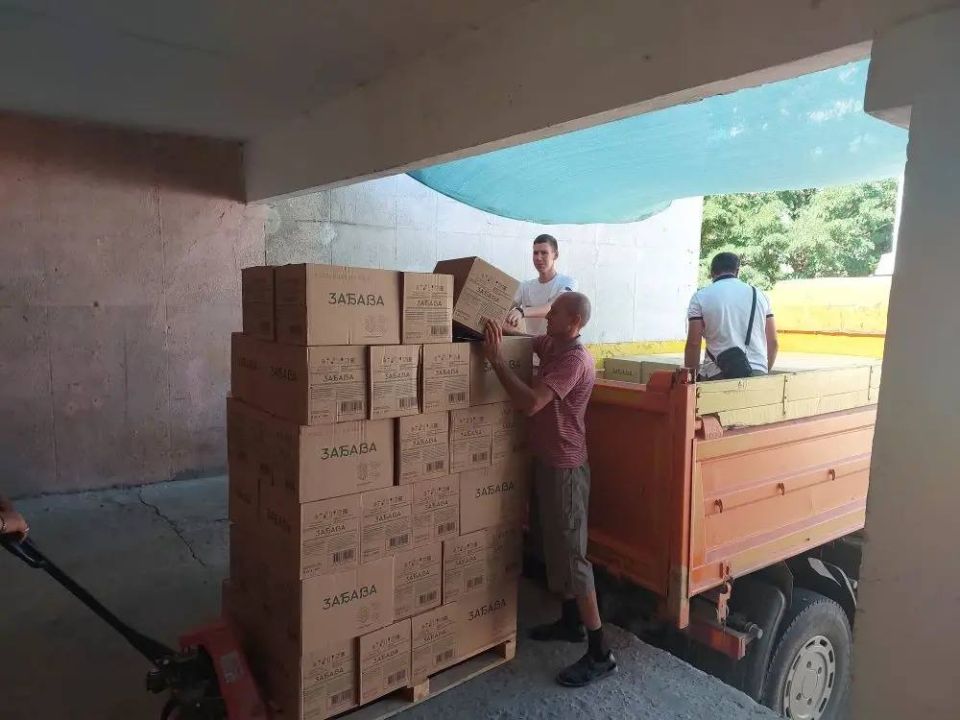 В Новую Каховку привезли гуманитарную помощь