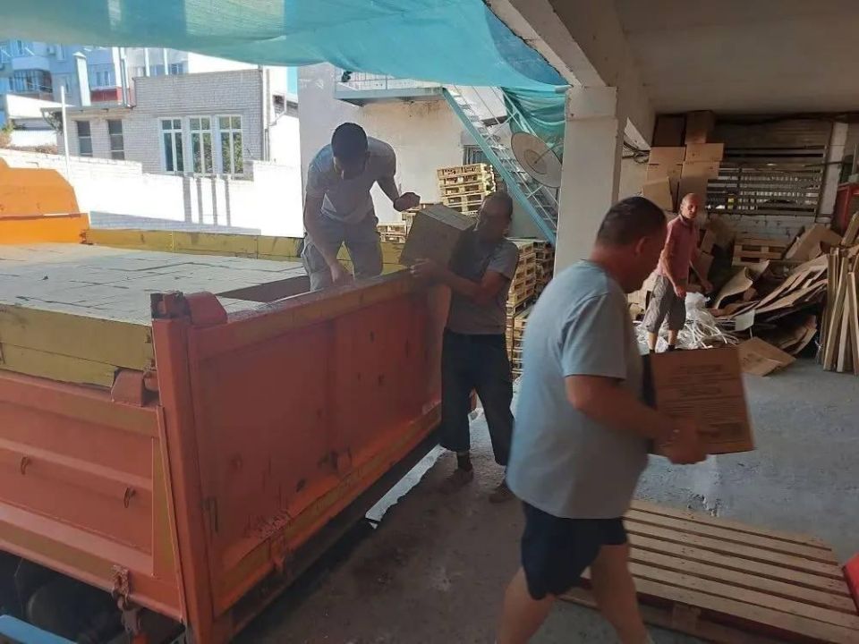 В Новую Каховку привезли гуманитарную помощь