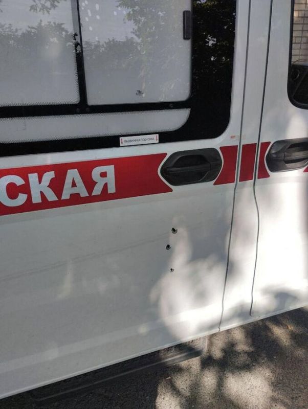 Украинские боевики сожгли 13 автомобилей "скорой помощи" в Алешках