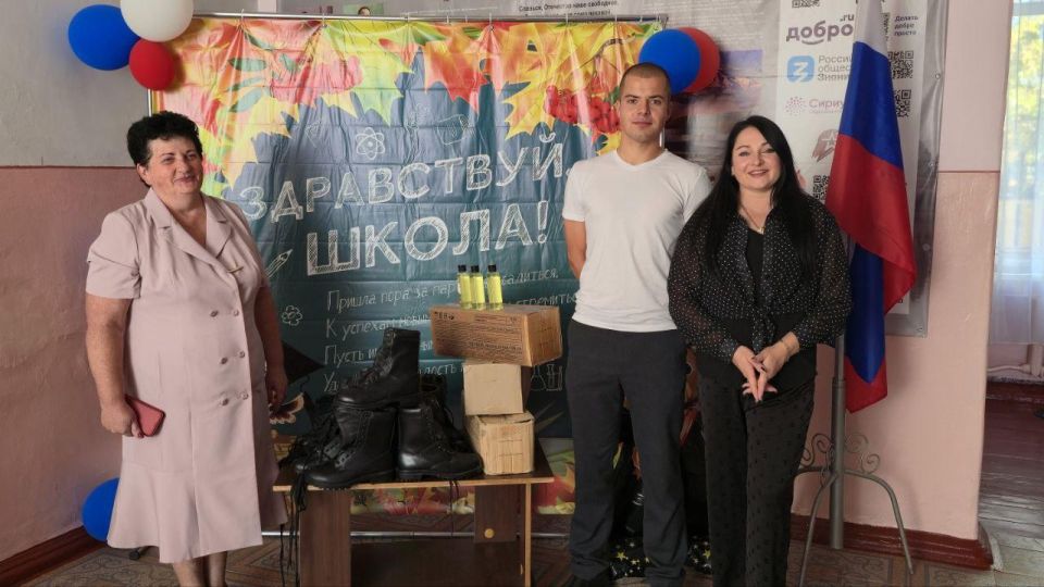 Патриотическое воспитание и поддержка: в Михайловской школе обновлена символика и приобретена форма для юнармейцев