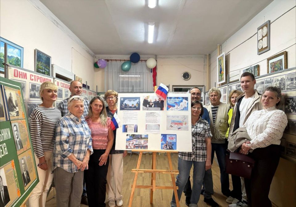 Сила тока: в Новокаховском городском музее открылась выставка к 70-летию НКЭМЗ