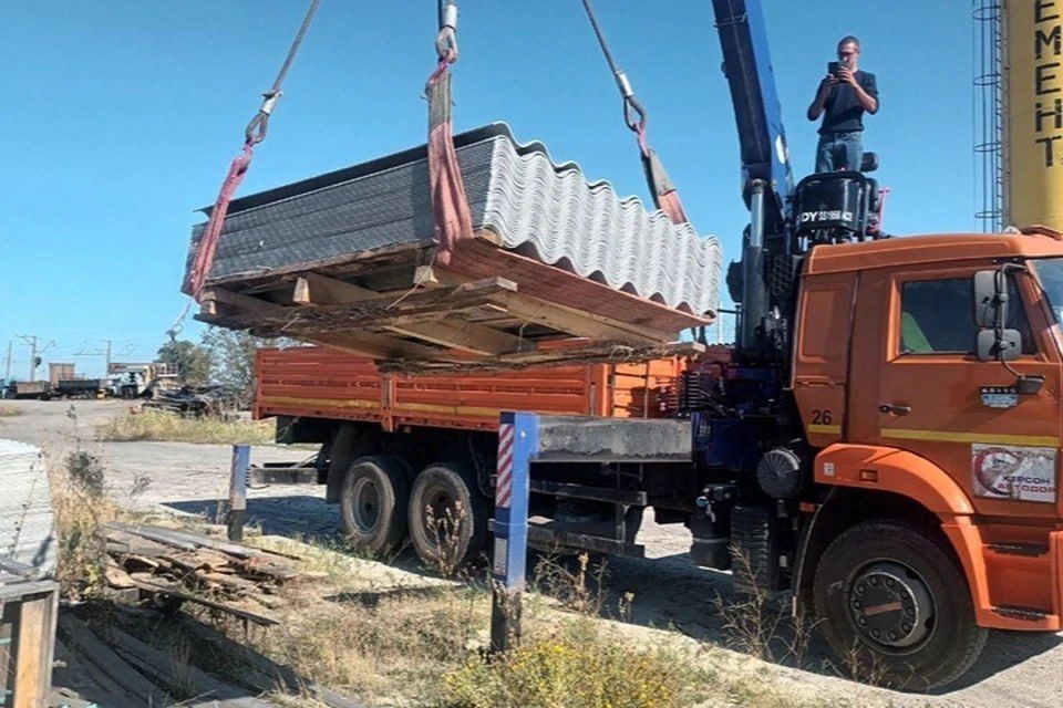 100 листов шифера прислали в Великолепетихский округ для ремонта после обстрелов