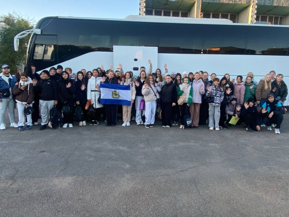 Подростки Нижнесерогозского муниципального округа отправились покорять Санкт- Петербург!