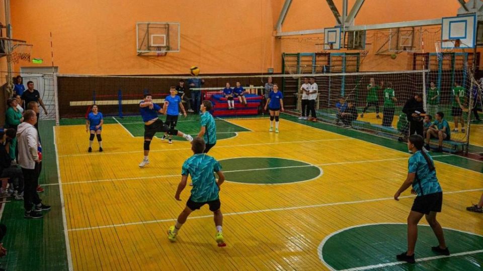 Новотроицкие волейболисты стали лучшими в региональном этапе Всероссийском турнира по дворовому волейболу