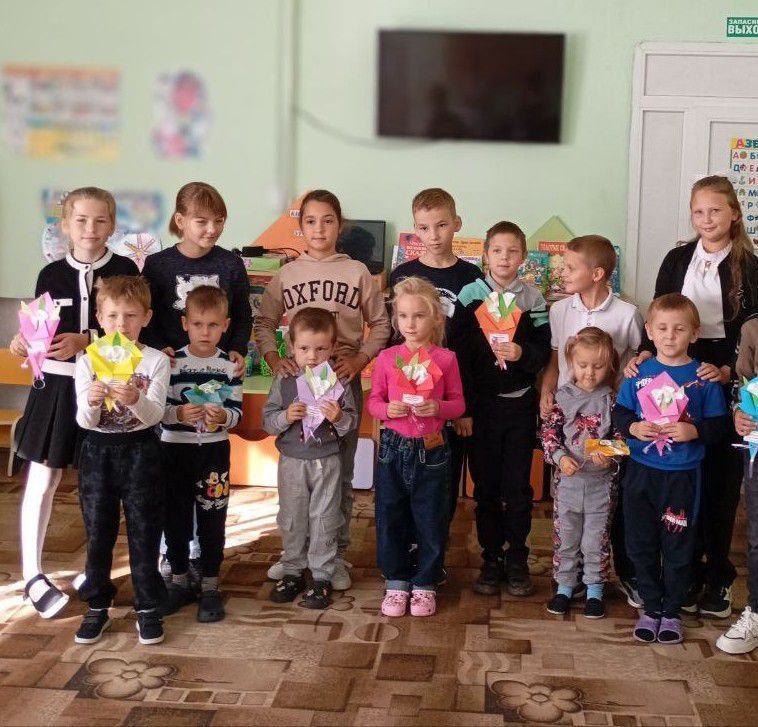 27 сентября 2025 года страна отмечаеи День работников дошкольного образования — праздник, полный тепла и благодарности тем, кто открывает для малышей волшебный мир знаний и радости.В рамках Всероссийской акции "Орлята...