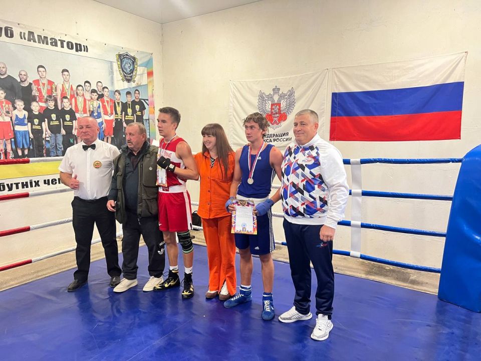 В Новотроицком прошли соревнования по боксу, посвященные Дню воссоединения новых регионов с Россией