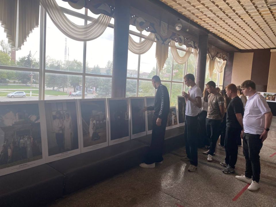 Ученики Новотроицкой общеобразовательной школы № 1 посетили сразу две интересные выставки в Новотроицком Центре культуры и досуга