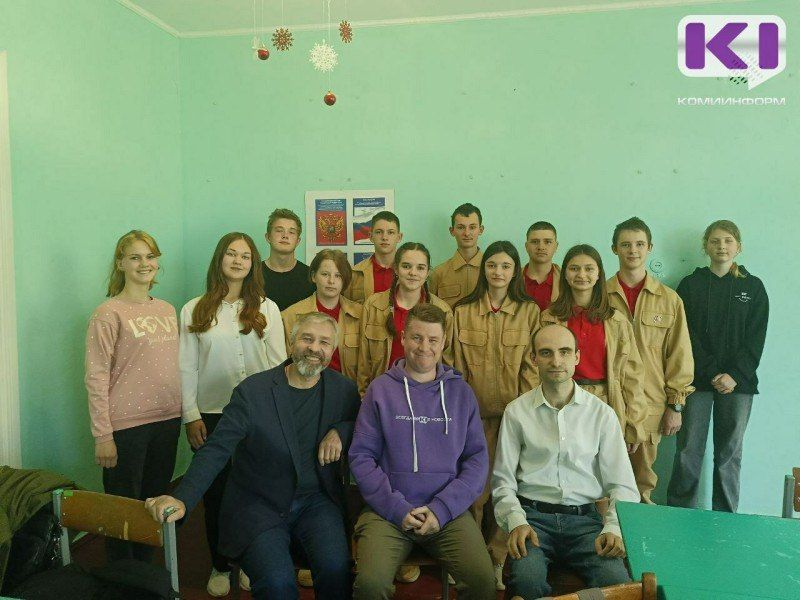 Херсонские юнармейцы и педагоги поблагодарили журналистов из Коми за волонтерскую работу в "новых регионах"