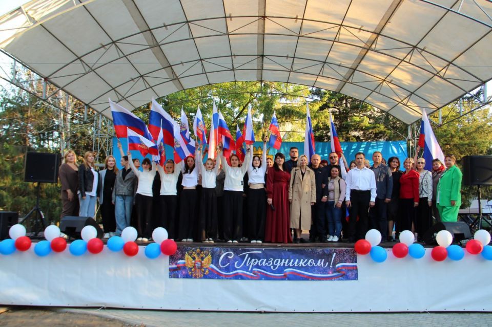 В пгт Чаплинка отметили День воссоединение новых регионов с Российской Федерацией