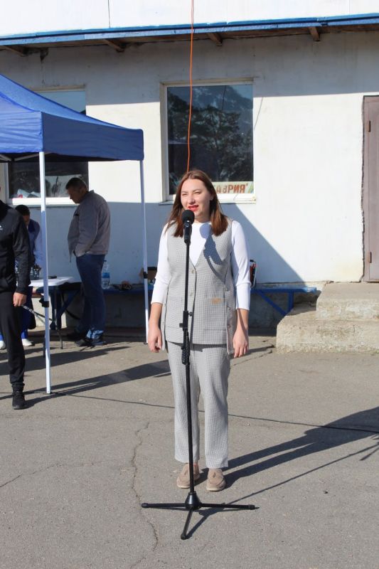 Евгения Кузьменко: Ко Дню воссоединения я посетила торжественное мероприятие, которое состоялось на стадионе «Старт» им. А. Н. Пуляева. Там были организованы спортивные и творческие площадки