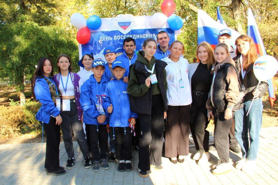 Волонтеры Чаплинского муниципального округа приняли активное участие в мероприятии, посвящённом Дню воссоединения Донецкой Народной Республики, Луганской Народной Республики, Запорожской и Херсонской областей с Российской...