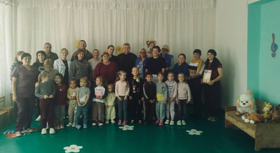 Поздравление и награждение работников Нижнесерогозского детского сада