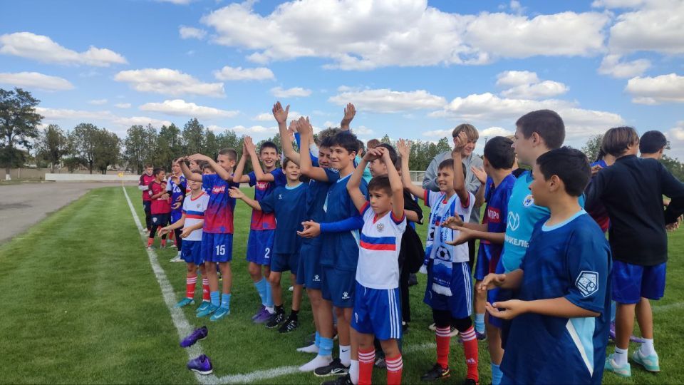 В Новотроицком округе при поддержке "Единой России" прошел спортивный турнир «Мы - Россия, мы - вместе», приуроченный ко Дню воссоединения ДНР, ЛНР, Запорожской и Херсонской областей с Российской Федерацией