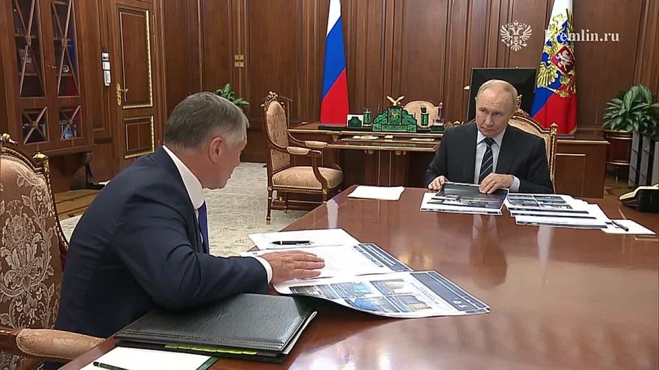 Президент России Владимир Путин провел рабочую встречу с вице-премьером Маратом Хуснуллиным