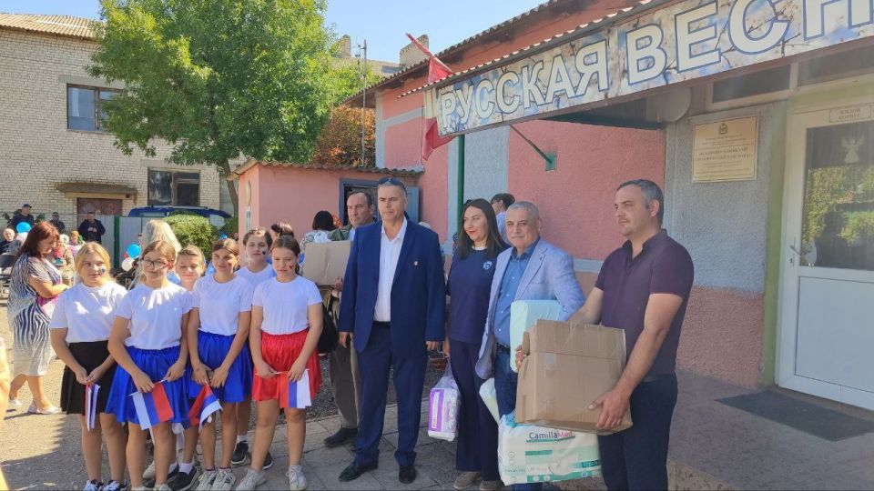 Во Владимиро-Ильинском гериатрическом пансионате прошла праздничная программа "Мы с Россией"