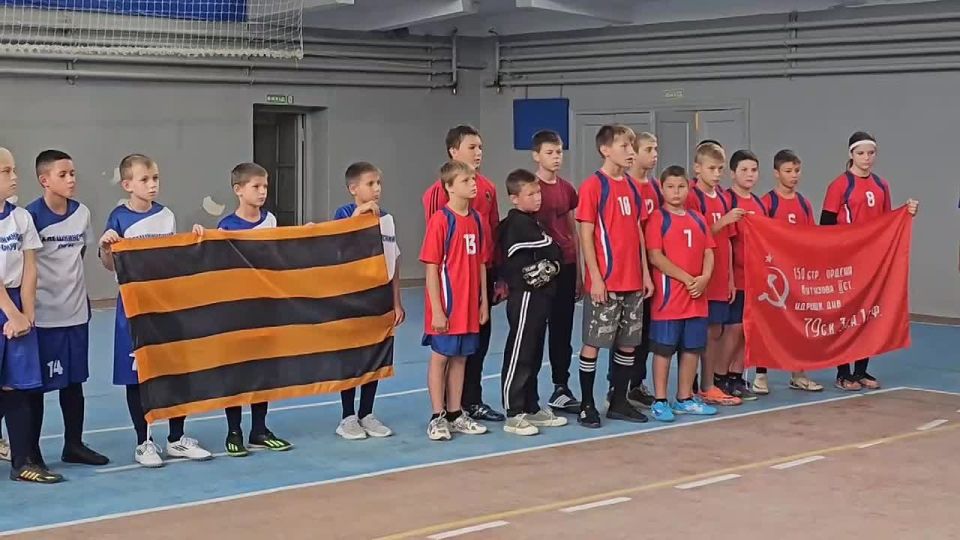 Александр Дудка: В единстве наша сила!. На базе Центра развития физической культуры «Джарылгач» в Скадовске прошёл турнир по футболу, посвящённый Дню воссоединения с Российской Федерацией