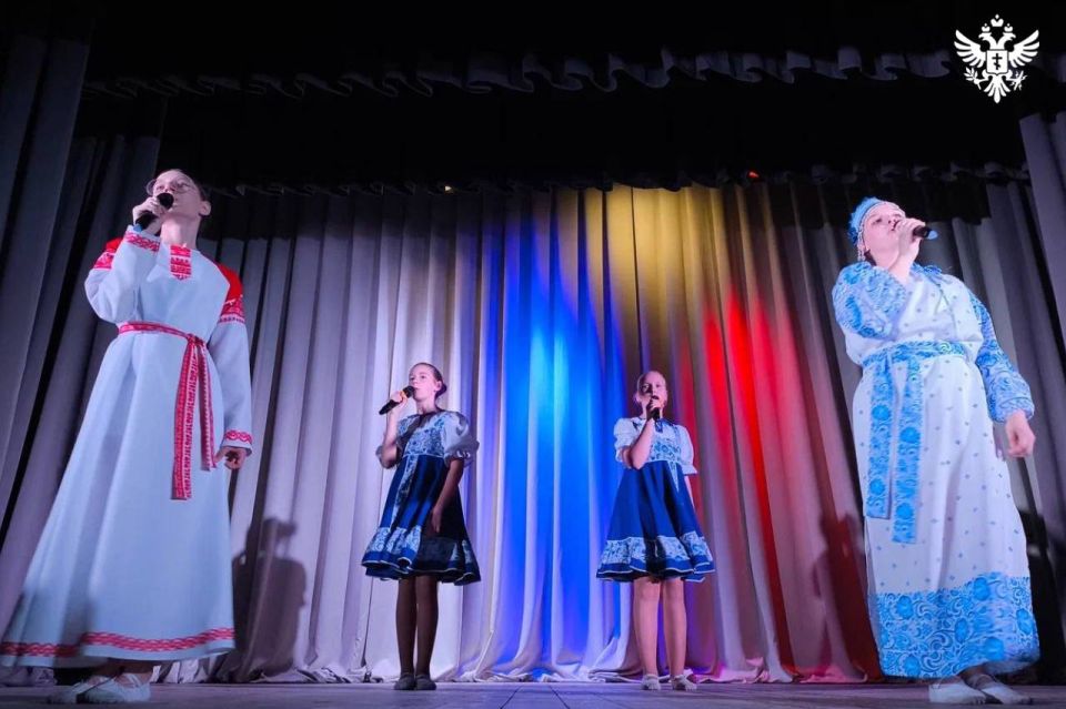 "Одна страна, одна Россия!": в Алешкинском округе состоялся праздничный концерт ко Дню воссоединения