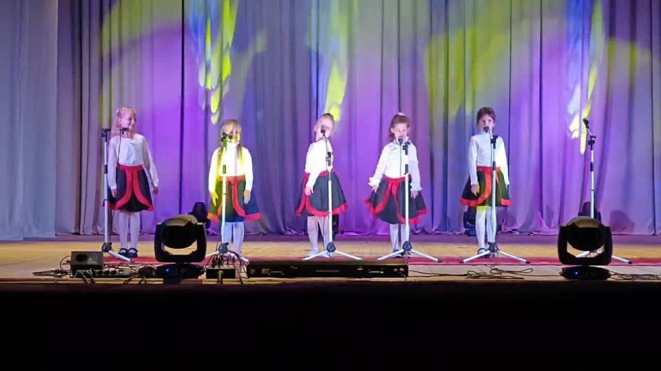 Коллектив Центрального Дворца культуры поздравляет жителей с Днём воссоединения!